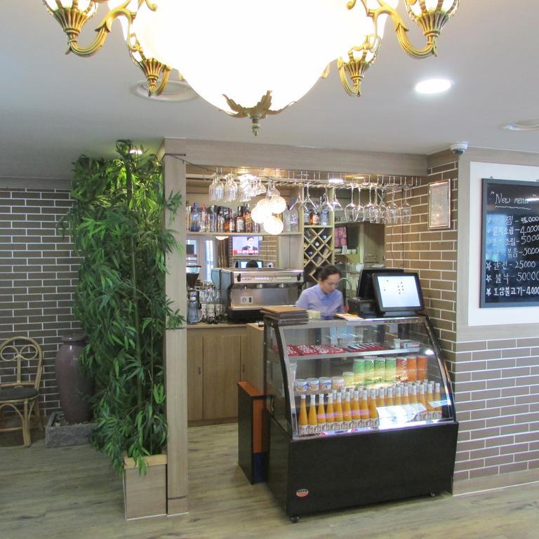 J Hotel Oelan-bator Buitenkant foto