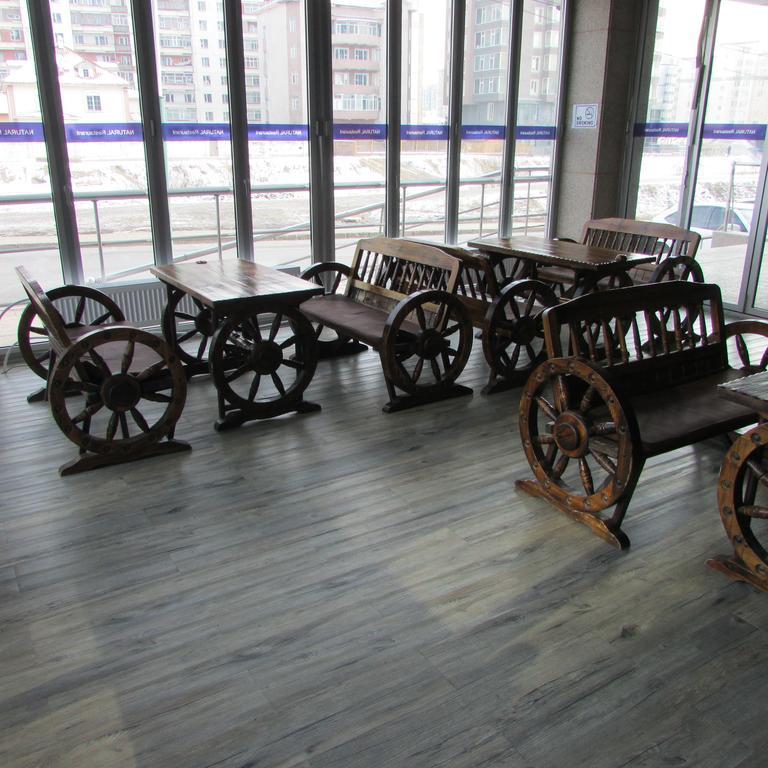 J Hotel Oelan-bator Buitenkant foto