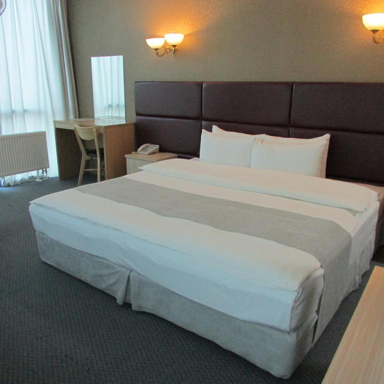 J Hotel Oelan-bator Buitenkant foto
